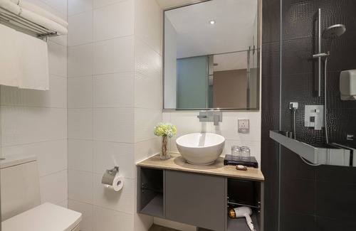 Kwai Chung House | Family Room with Sofa Bed with FREE WiFi, GYM