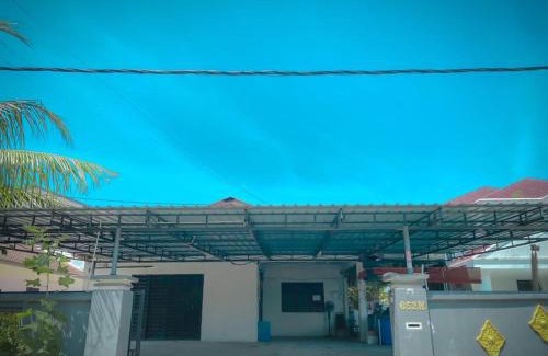Kawasan Perindustrian Chendering Apartment | Family's Homestay