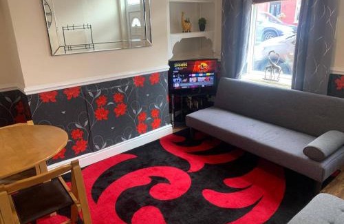 West Kirby House | Family s or Contractors welcome sleeps 4-6 Caroline jane johnson