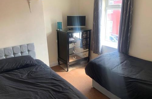 West Kirby House | Family s or Contractors welcome sleeps 4-6 Caroline jane johnson