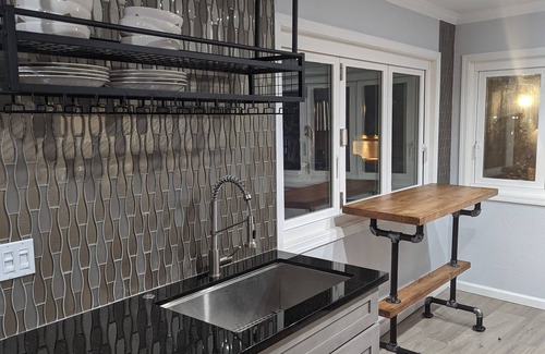 Mission Beach Condo | Family Seaside Retreat sleeps 6 walk to beach, restaurants, markets, activities.