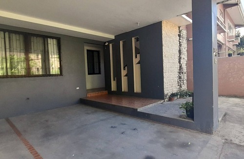 Guadalupe Apartment | Family size 2-Bedroom Apartment in Cebu City with 400mbps Wi-Fi