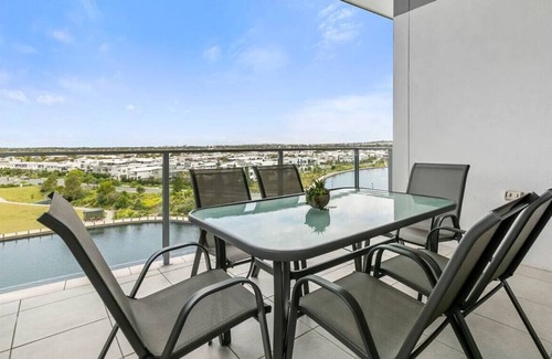 Birtinya Apartment | Family size 2brm apt, water views, (opp hospital)