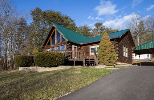Willow Wood Cabin | Family-size cabin retreat, sleeps 8
