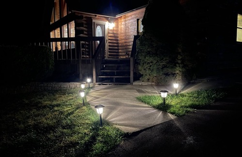 Willow Wood Cabin | Family-size cabin retreat, sleeps 8
