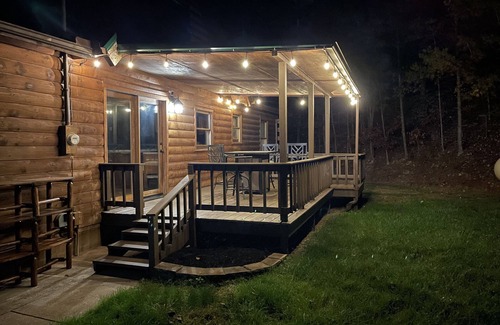 Willow Wood Cabin | Family-size cabin retreat, sleeps 8