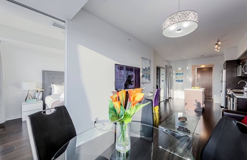 Bay Street Corridor Condo | Family Size downtown Toronto condo (Sleeps 6) w. Balcony near Sick Kids Hospital