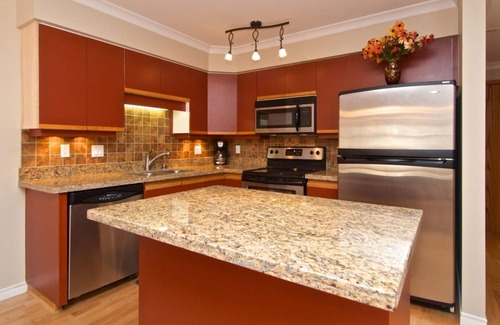 Blueberry Hill Condo | Family Size Garden Terrance Condo. Free parking, Blueberry Hills location, 1.5 miles to Village