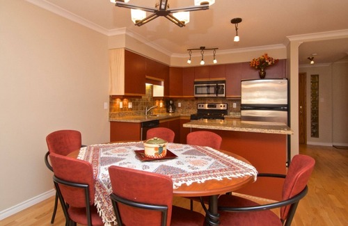 Blueberry Hill Condo | Family Size Garden Terrance Condo. Free parking, Blueberry Hills location, 1.5 miles to Village