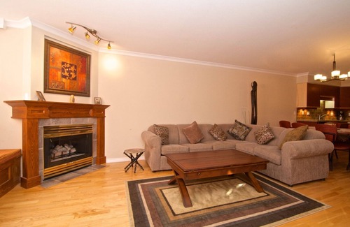 Blueberry Hill Condo | Family Size Garden Terrance Condo. Free parking, Blueberry Hills location, 1.5 miles to Village