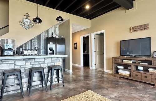 Eddyville House | Family-size home @ Lake Barkley- .5 mile from Mineral Mounds golf course & Ramp
