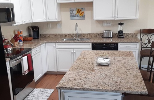 Navarre Apartment | Family-sized Apartment, ten minutes to Navarre Beach.
