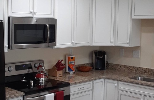 Navarre Apartment | Family-sized Apartment, ten minutes to Navarre Beach.