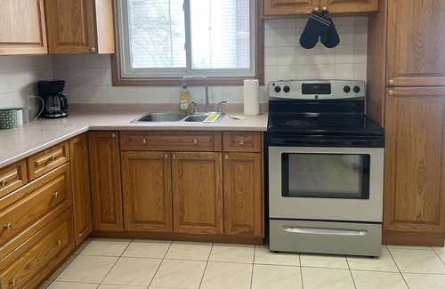 Belleville House | Family sized bungalow in heart of city and near hiking trails