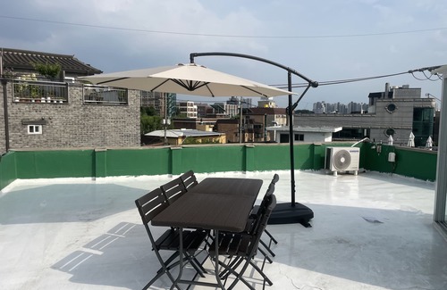 Suwon Apartment | Family-sized condo in bustling district where modernity and tradition coexist!