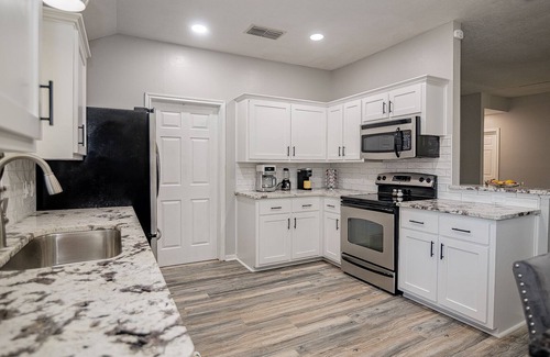 Victoria House | Family-sized home central to town.