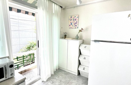 Seongbuk-dong House | Family-sized modern house in Hanok village near DDP - 3mins from subway