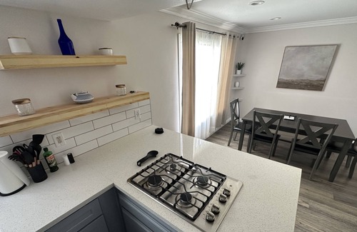 Downey Condo | Family-sized Retreat w/ Hot Tub Near Disney, Theme Parks, Beaches & Shopping!