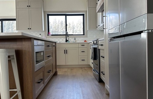 Okanagan-Similkameen House | Family-sized townhome steps away from Apex Mountain Resortn35min from Penticton