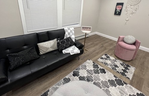 East Orange House | Family sized unit with accessible groceries and free drive way for parking