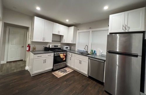 East Orange House | Family sized unit with accessible groceries and free drive way for parking