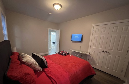 East Orange House | Family sized unit with accessible groceries and free drive way for parking