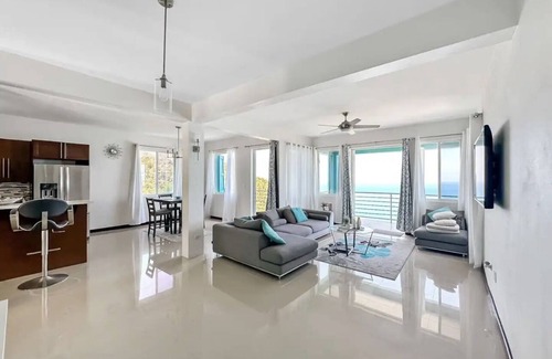 East End House | Family-sized villa- 5 mins from secluded beach! 10 mins from city centre!