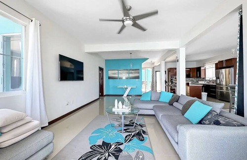 East End House | Family-sized villa- 5 mins from secluded beach! 10 mins from city centre!