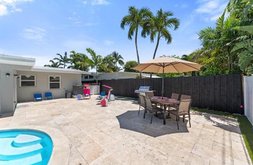 Middle River Terrace House | Family Splash Escape