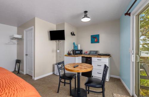 Lake City Hotel | Family Stay - 4 Cozy Combined Studios