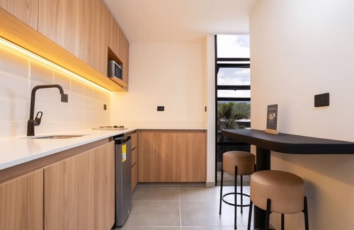 San Diego Apartment | Family Stay in Poblado – Jacuzzi & 1BR + Workspace