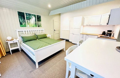 Kuhnhausen Bed & Breakfast | Family studio Urpflanzen in the organic garden B&B Kastanienhof just outside Erfurt