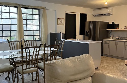 Guaniquilla House | Family style retreat -6 minutes tot he beach and restaurant bar strip