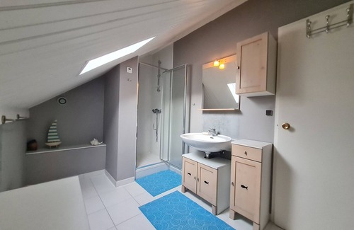 Belleville Bed & Breakfast | Family Suite in Quiet House with Garden Near Lorraine Park