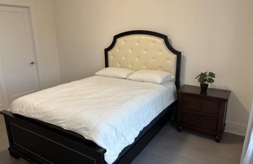 Newtonbrook Bed & Breakfast | Family suite in the Luxery home with king bed