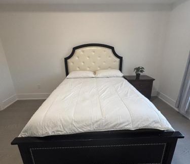 Newtonbrook Bed & Breakfast | Family suite in the Luxery home with king bed