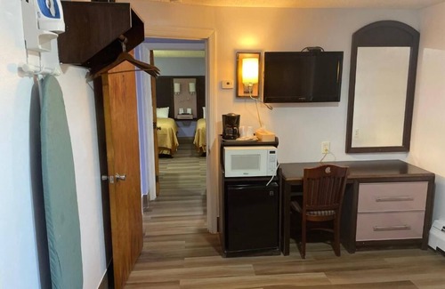 North Tonawanda Hotel | Family Suite w/Free Parking - Close to Niagara Falls Attractions, Scottish Inns