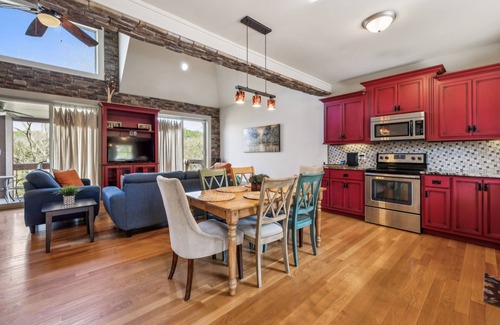 Smithville Condo | Family Suite - Walking Distance To Hidden Harbor Marina