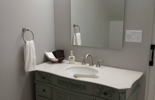 Rockmart Bed & Breakfast | Family Suite with King & 4 adult bunk beds at Becks Lake