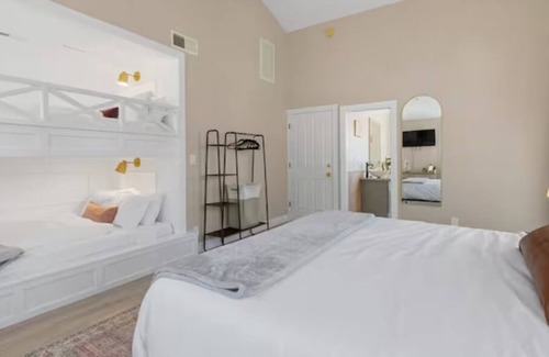 Amador City House | Family Suite with Pool Sauna Hot Tub