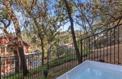 Amador City House | Family Suite with Pool Sauna Hot Tub