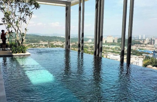 Bandar Sri Damansara Condo | Family Suites Serviced Apartment