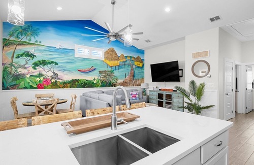 Corpus Christi House | Family Summer Spot! @ The Crab Shack, Close Walk To Beach! Pool! Sunset Deck!