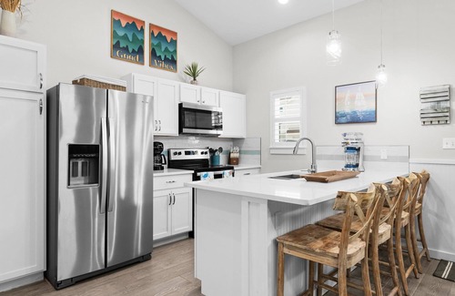 Corpus Christi House | Family Summer Spot! @ The Crab Shack, Close Walk To Beach! Pool! Sunset Deck!