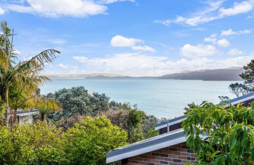 Lynfield House | Family Sunset Retreat with Sea Views