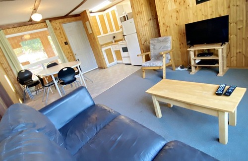 Manitoba Cabin | "Family Tides" Enjoy our sandy beach!