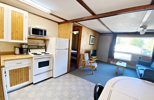 Manitoba Cabin | "Family Tides" Enjoy our sandy beach!