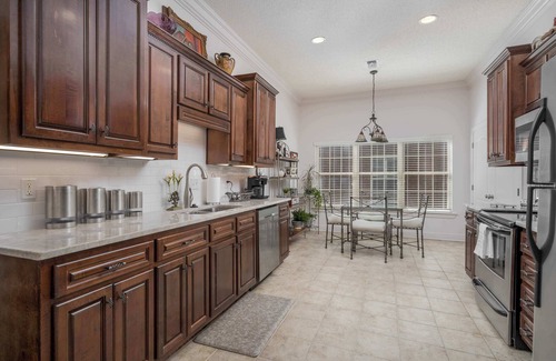 Tuscaloosa House | Family Ties- Lakefront- 5 TVs- 7 miles to UA