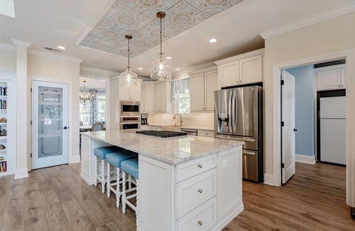 Chapin House | Family Ties Lakefront Estate