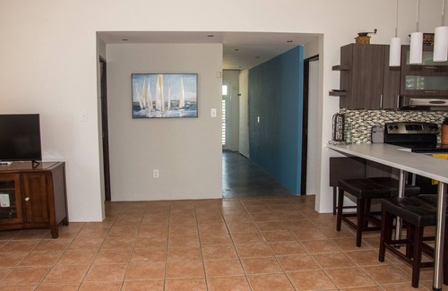 Esperanza House | Family time, 5 minute walk from main walkway to restaurants and beach!